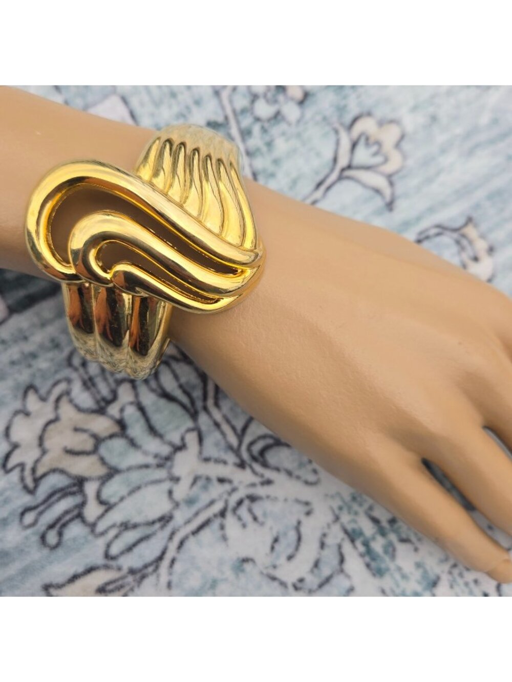 Vintage 80s Gold Tone Hinged Bracelet Bold Swirl Chunky Heavy Statement Cuff